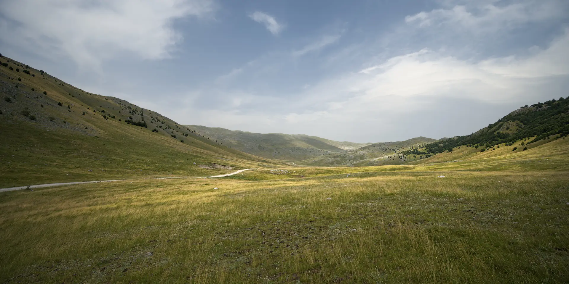 Lukomir yakınında Bjelašnica platosu, yazın