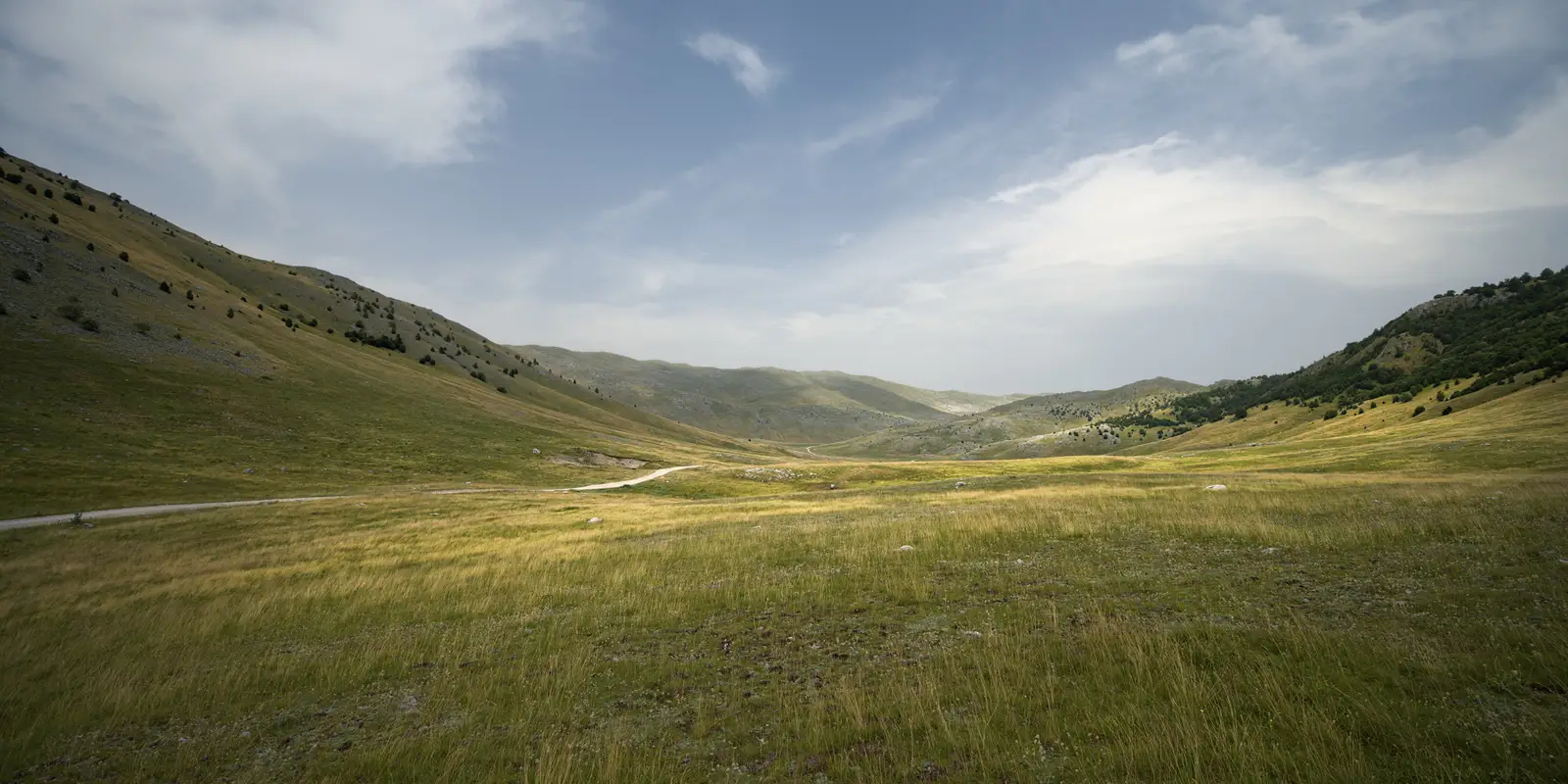 Lukomir yakınında Bjelašnica platosu, yazın