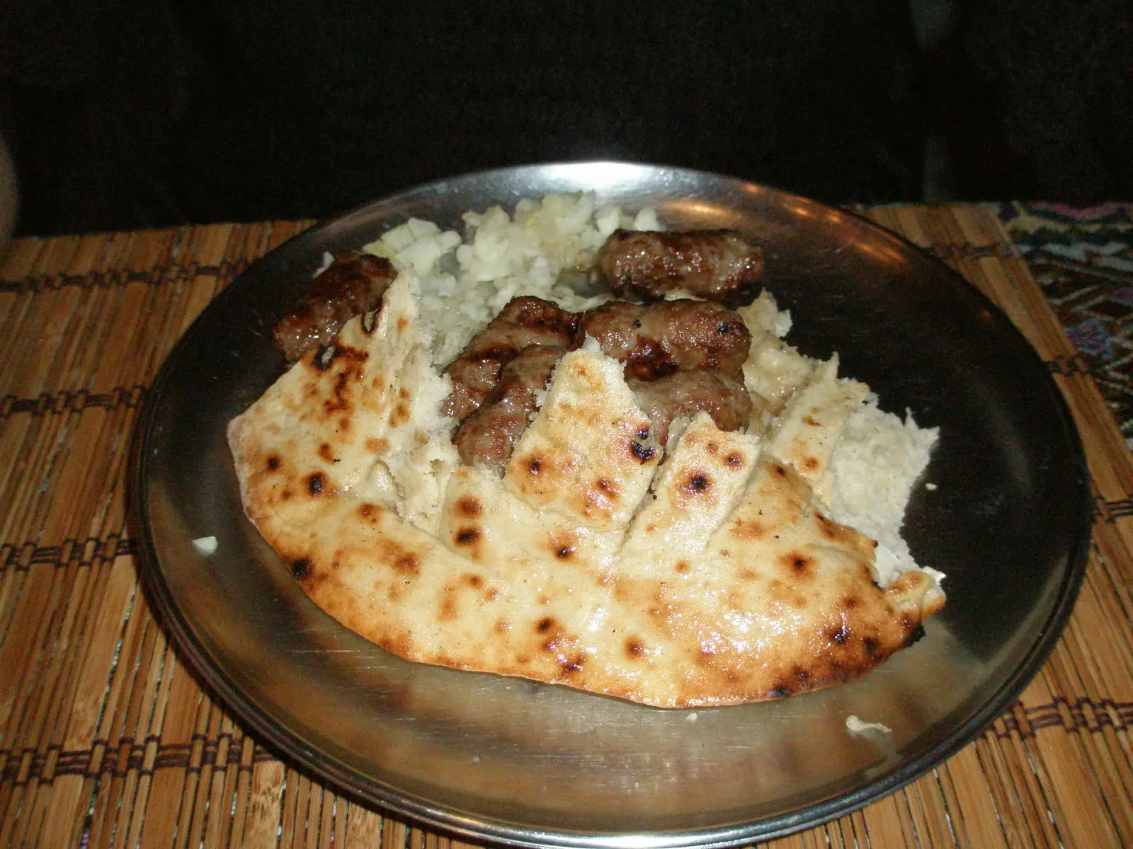 Somun ekmeğinde ćevapi