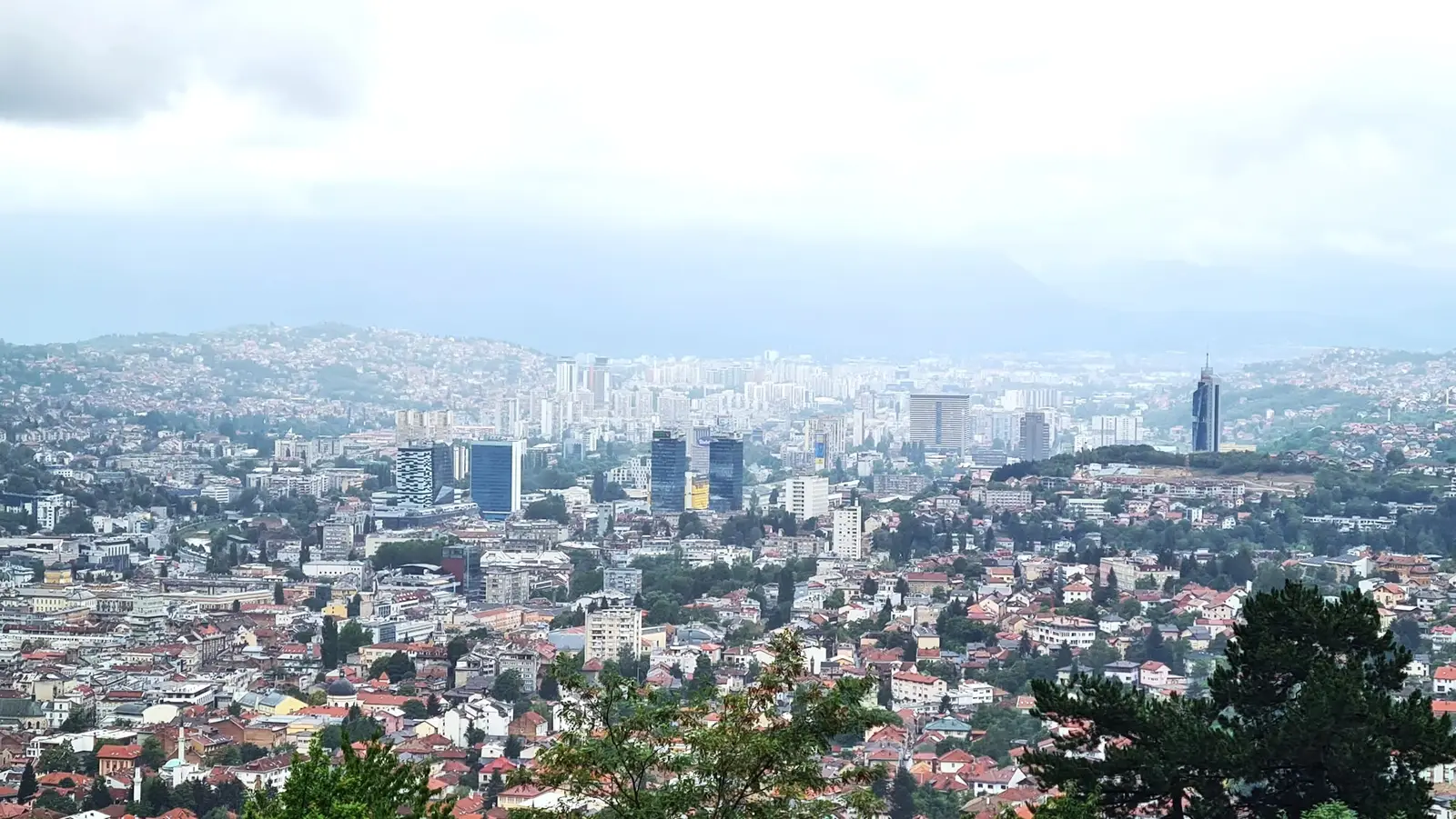 Şehrin doğusundaki tepelerden Saraybosna